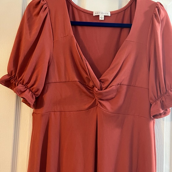 Socialite Dress - Picture 3 of 4